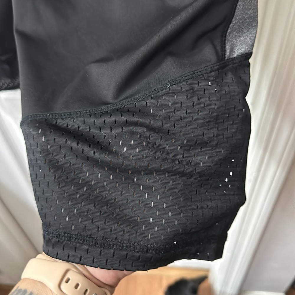 Workout capris - Picture 3 of 3